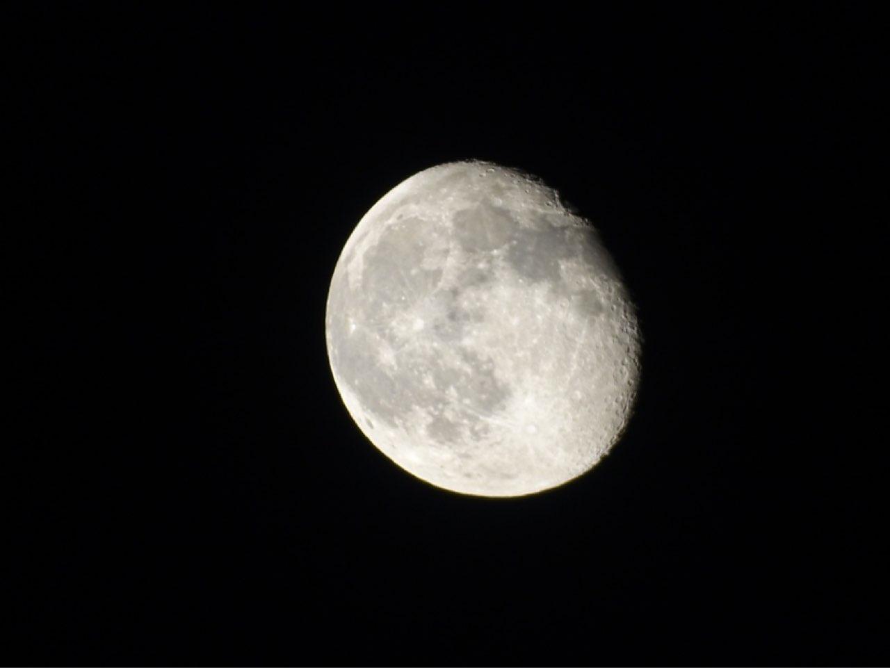 The Moon over Brescia, Italia — waning gibbous, Lunar Day 19