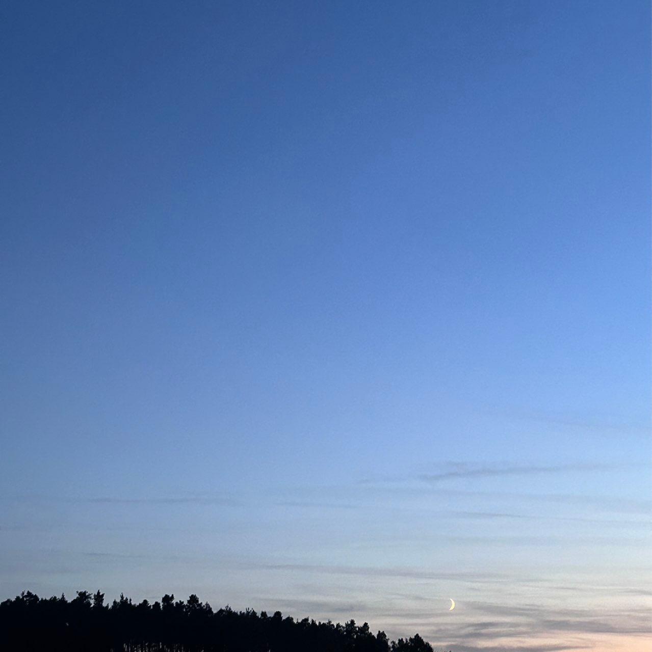 The Moon over Rednitzhembach, Deutschland — waxing crescent, Lunar Day 6