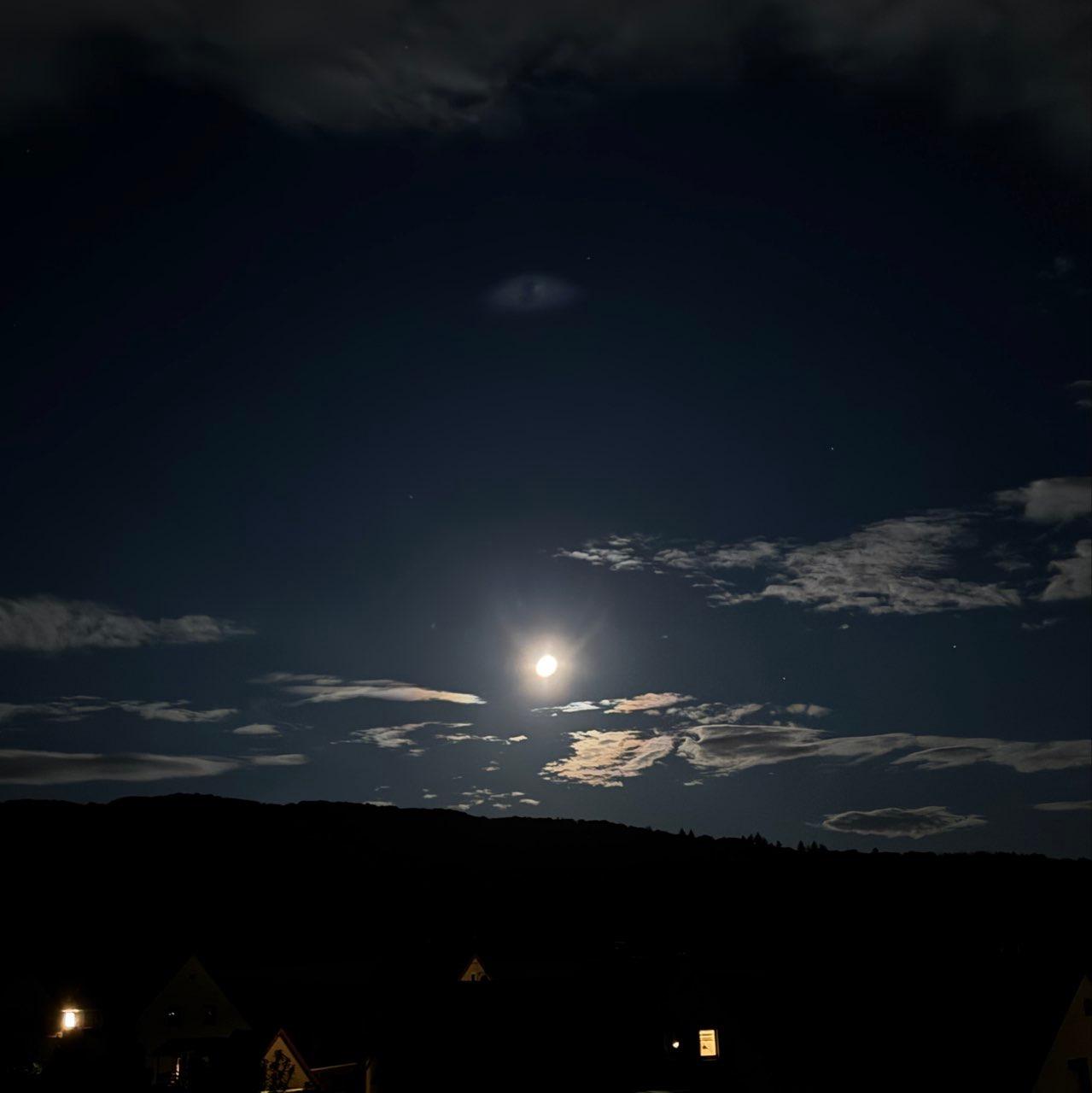 The Moon over Diekholzen, Deutschland — waxing gibbous, Lunar Day 11