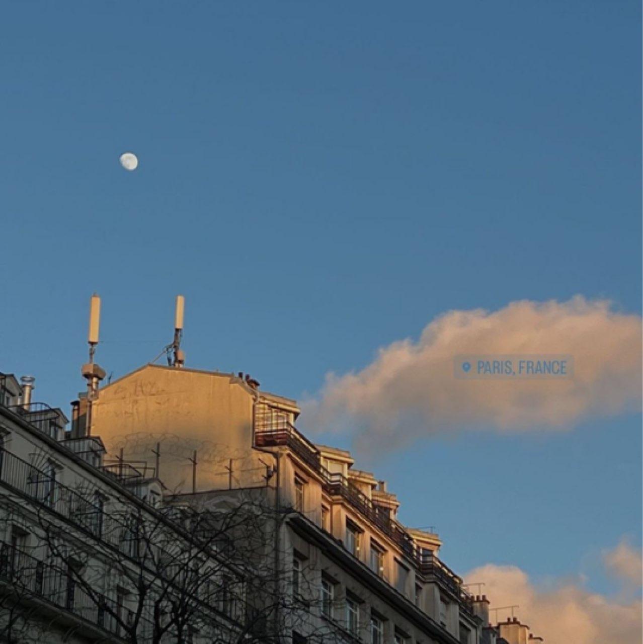 The Moon over Paris, Francia — waxing gibbous, Lunar Day 12