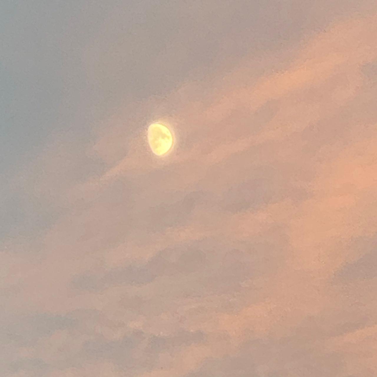 The Moon over Denia, España — waxing gibbous, Lunar Day 12