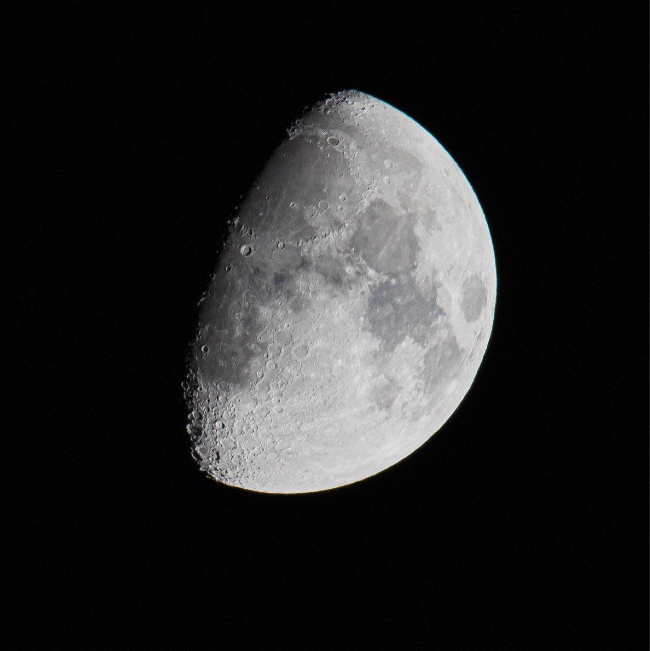The Moon over Guspini, Italia — first quarter, Lunar Day 11