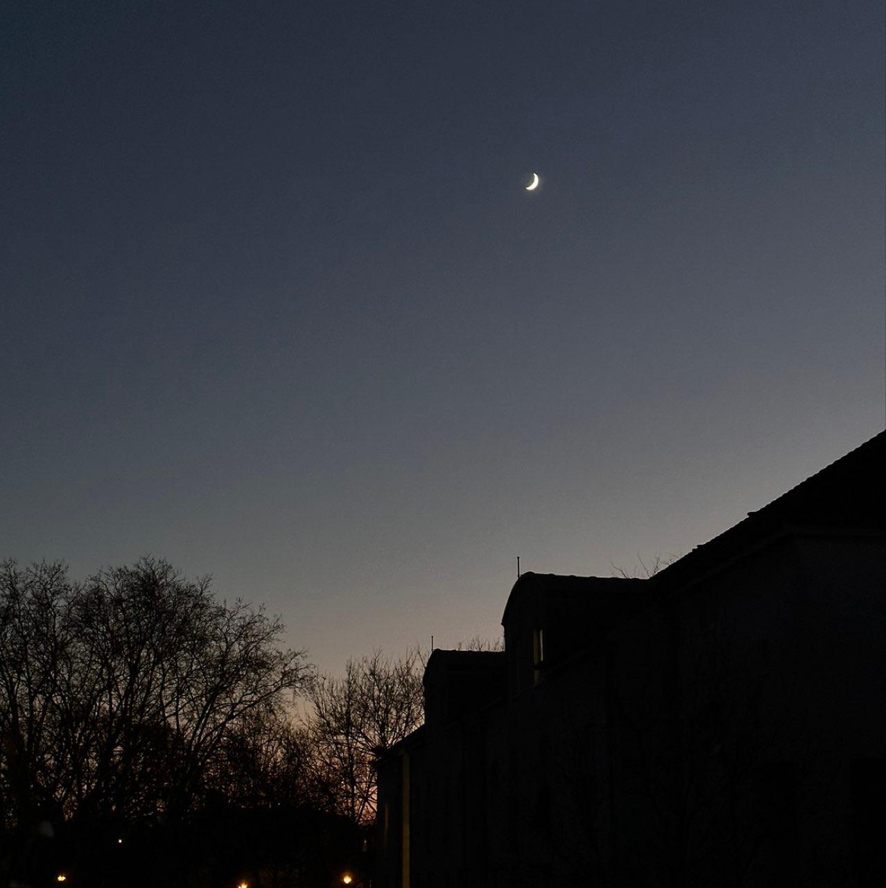 The Moon over Köln, Deutschland — waxing crescent, Lunar Day 6