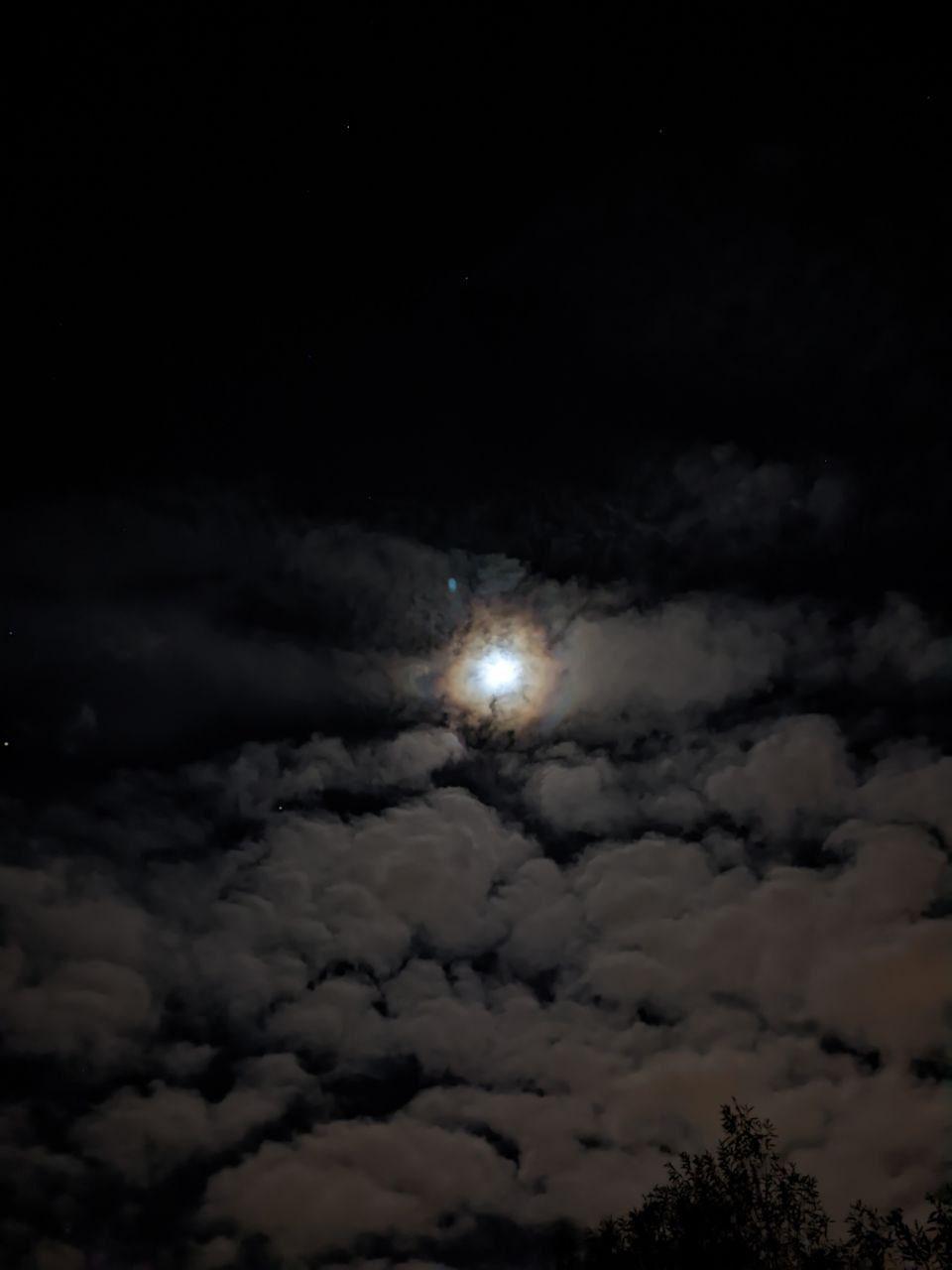 The Moon over Minsk, Belarus — waning gibbous, Lunar Day 18