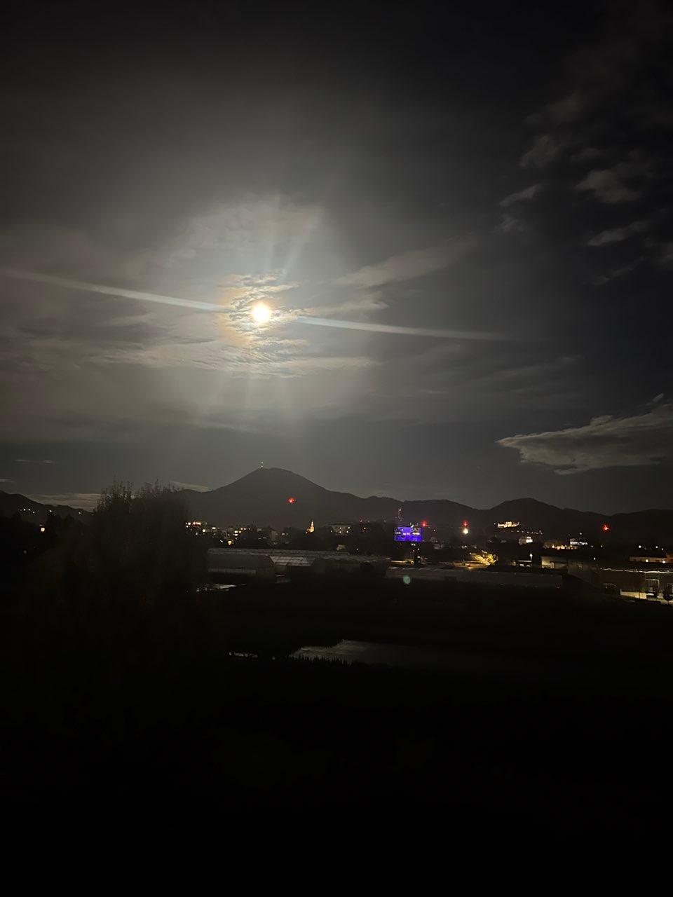 The Moon over Salzburg, Österreich — full moon, Lunar Day 15