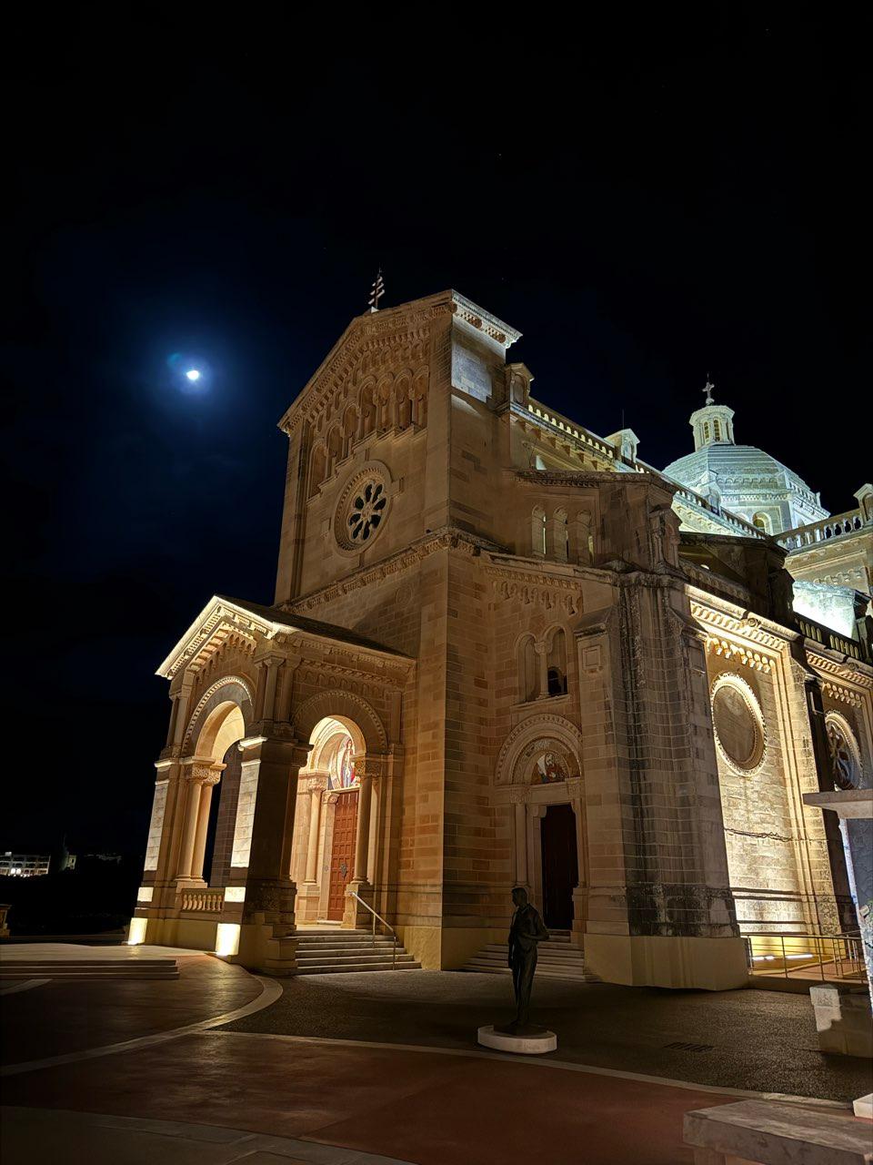 The Moon over Gharb, Malta — first quarter, Lunar Day 9
