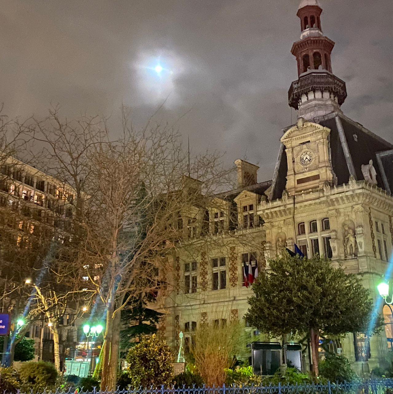 The Moon over Parigi, Francia — full moon, Lunar Day 14