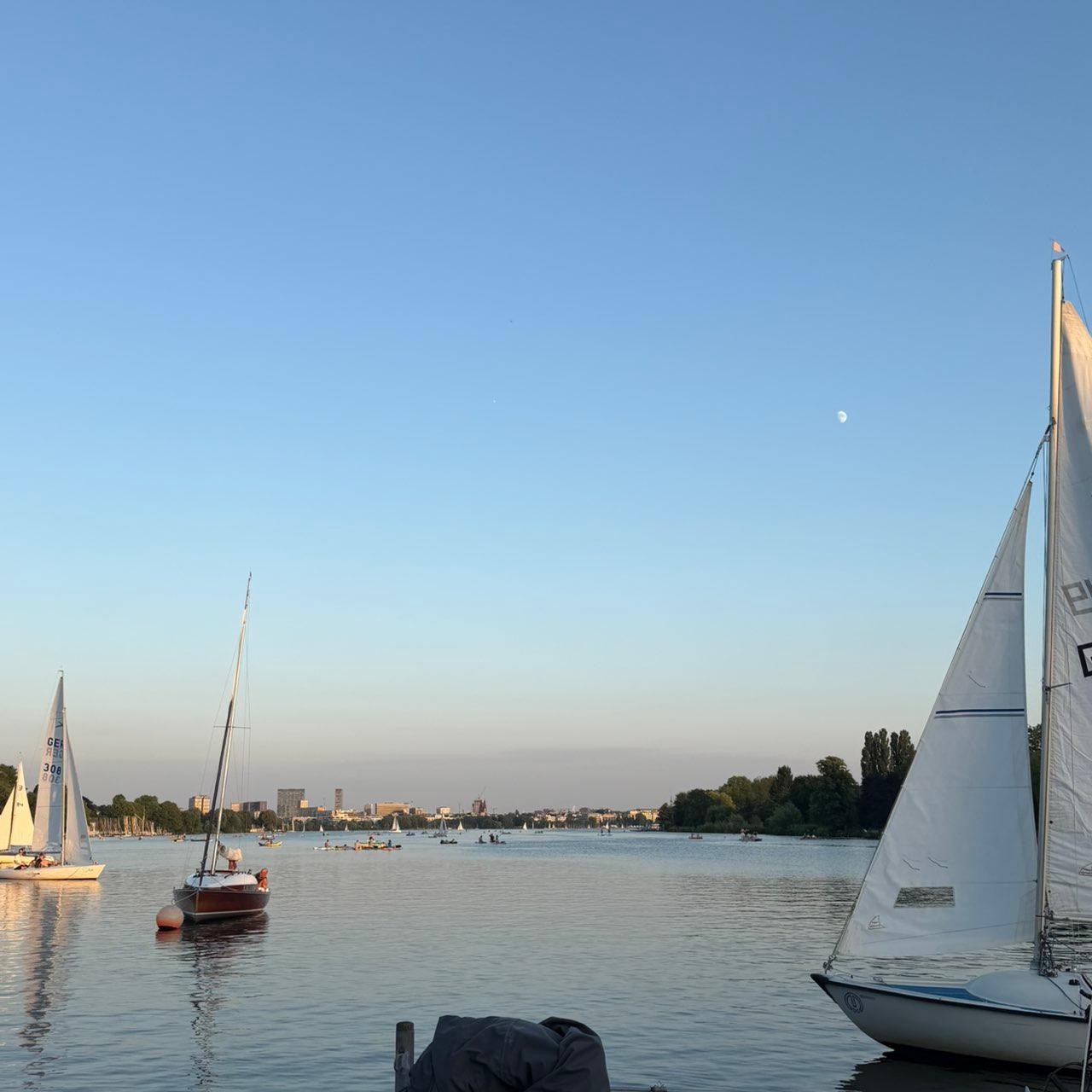 The Moon over Halstenbek, Deutschland — waxing gibbous, Lunar Day 10