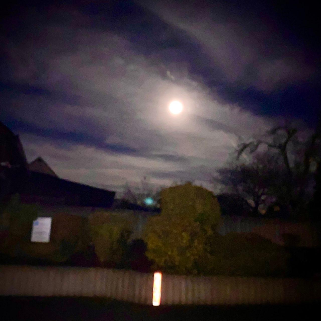 The Moon over Pohlheim, Deutschland — full moon, Lunar Day 15