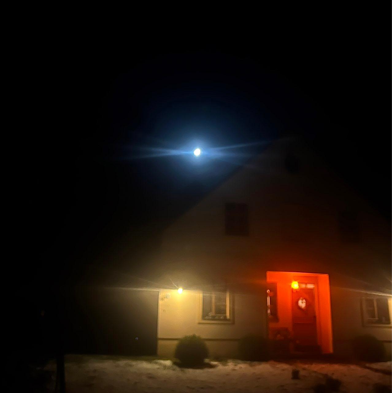 The Moon over Löwenberger Land, Deutschland — waxing gibbous, Lunar Day 10