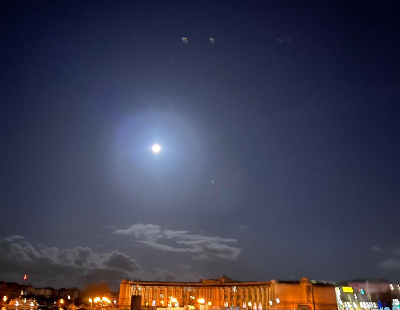 The Moon over Bristol, Reino Unido — full moon, Lunar Day 14