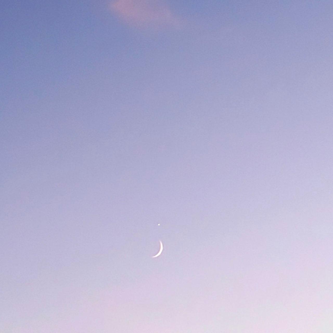 The Moon over Newcastle Upon Tyne, United Kingdom — waxing crescent, Lunar Day 3