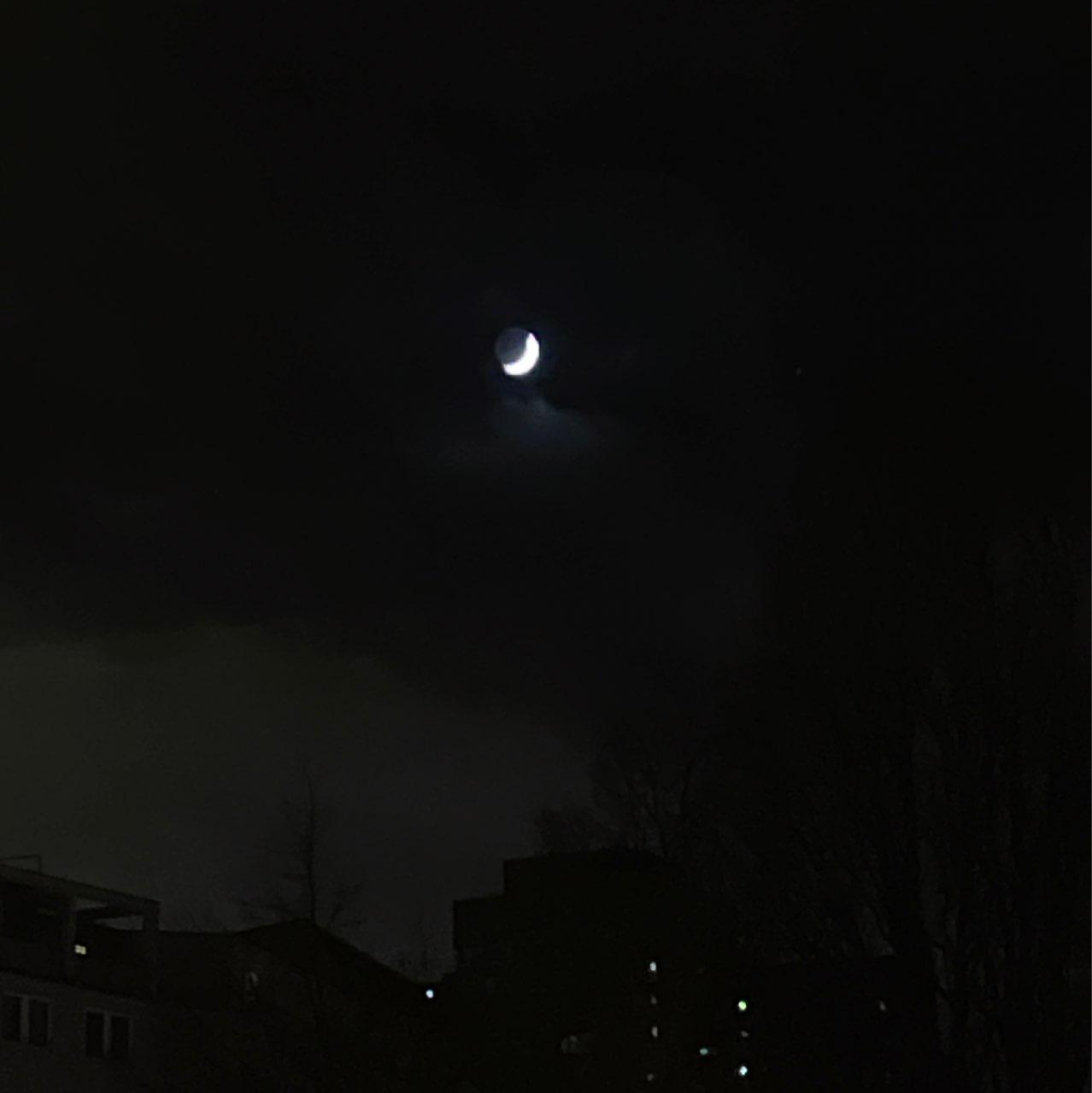 The Moon over Hamburg, Deutschland — waxing crescent, Lunar Day 5