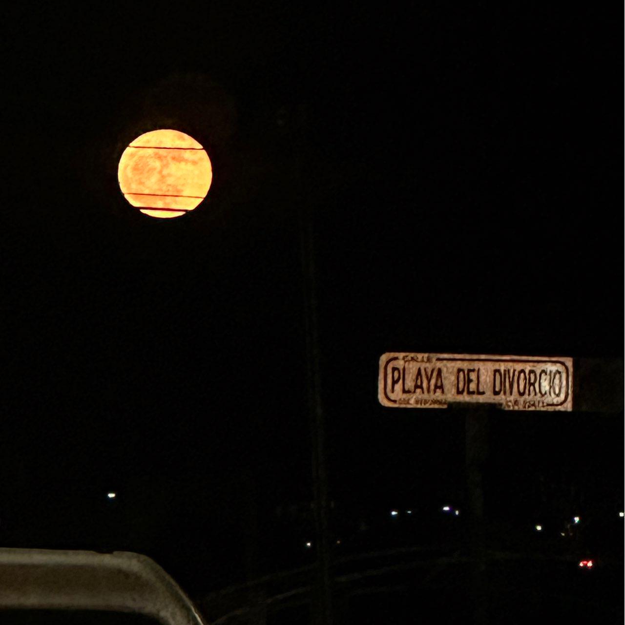 The Moon over Cabo San Lucas, México — full moon, Lunar Day 17
