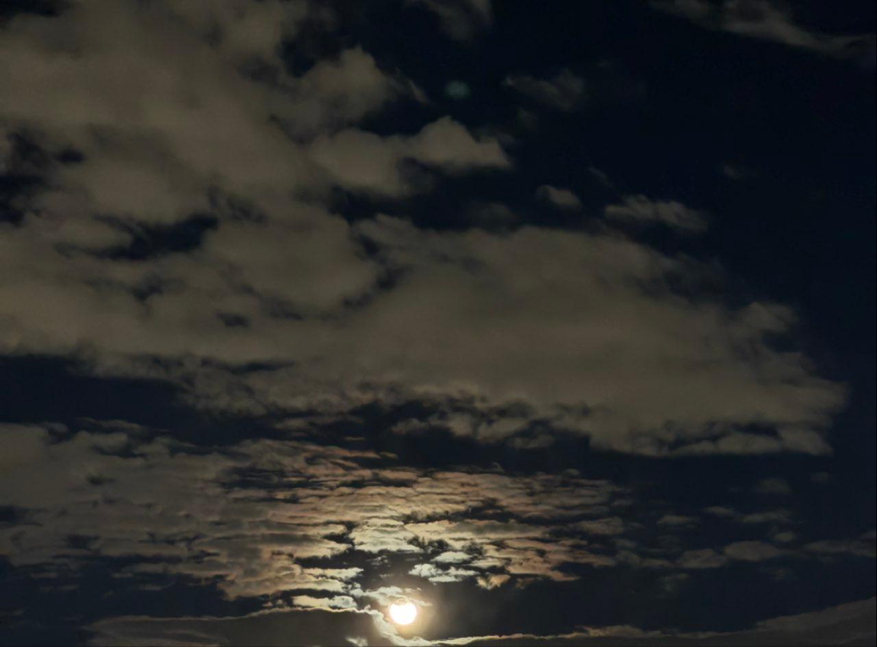 The Moon over Montréal, Canada — waning gibbous, Lunar Day 18