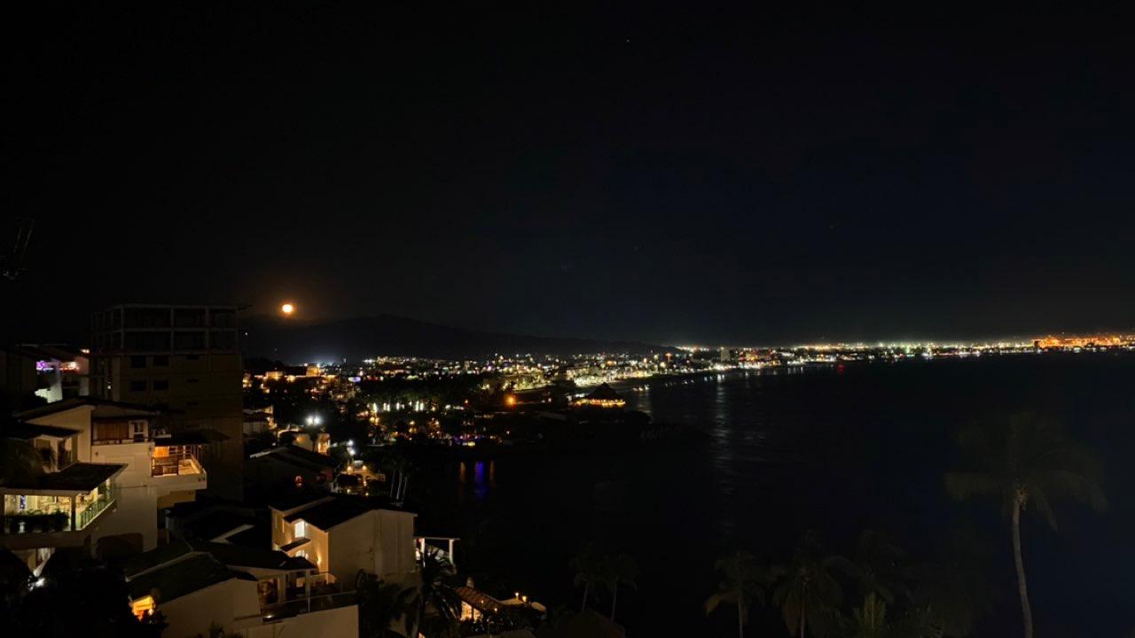 The Moon over Manzanillo, México — waning gibbous, Lunar Day 18
