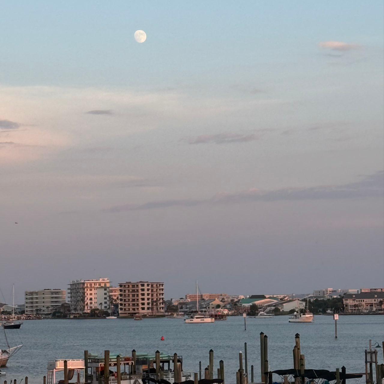 The Moon over United States — waxing gibbous, Lunar Day 14