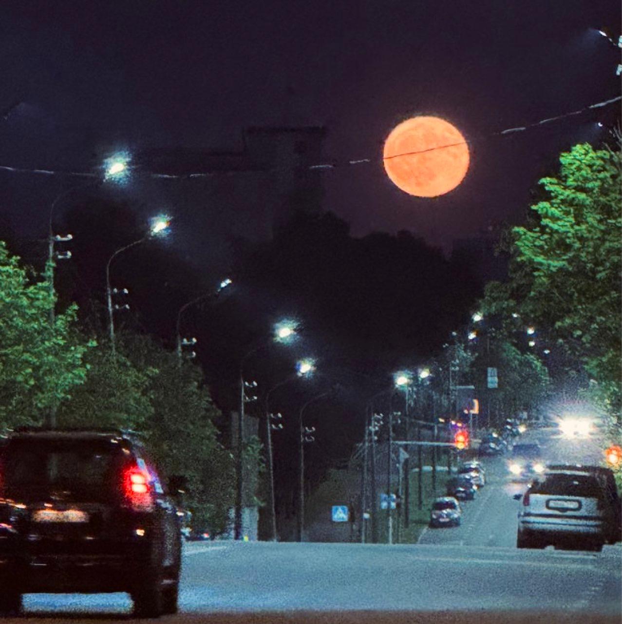 The Moon over Minsk, Belarus — full moon, Lunar Day 17