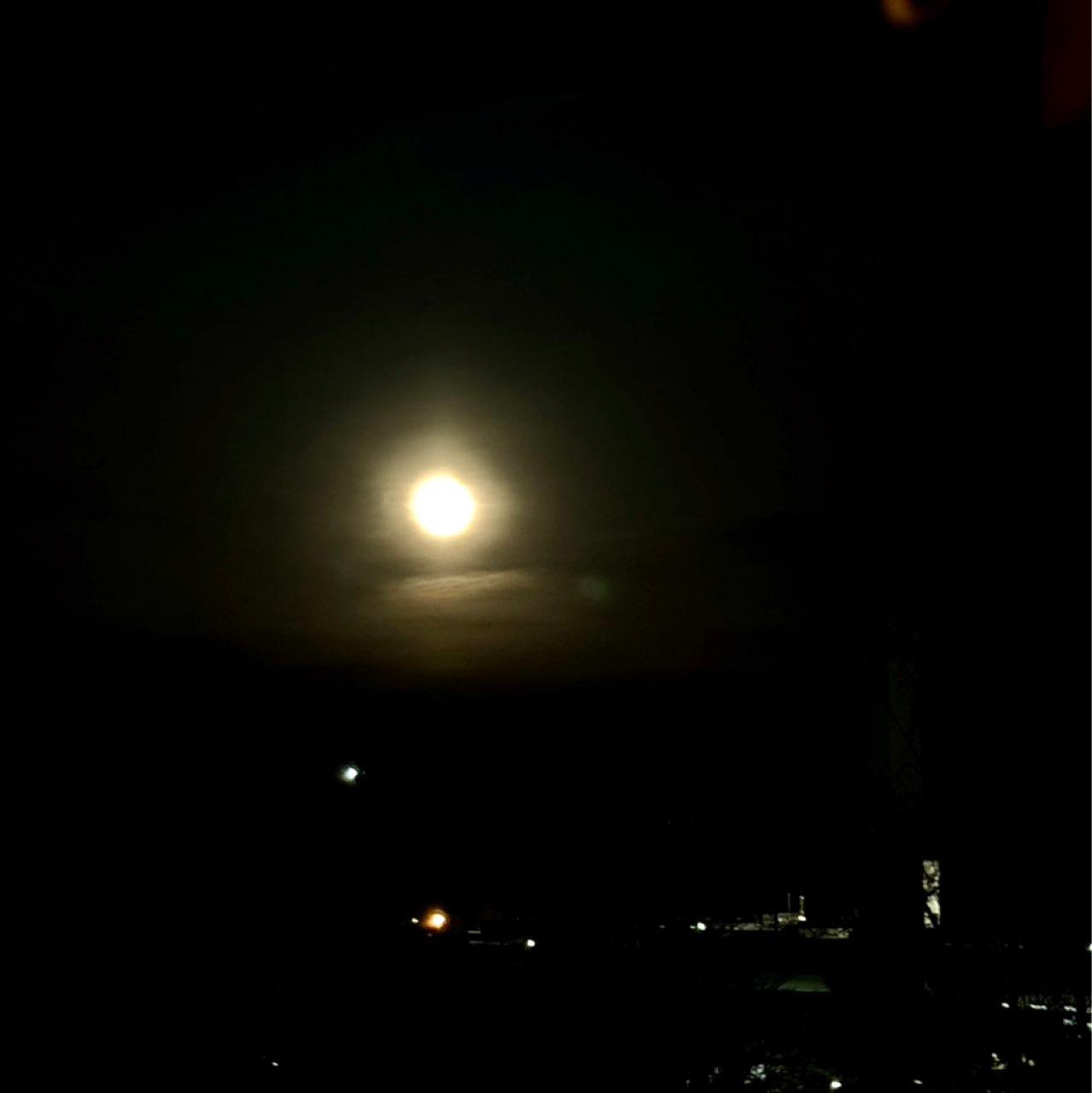 The Moon over Friedrichshafen, Deutschland — full moon, Lunar Day 16