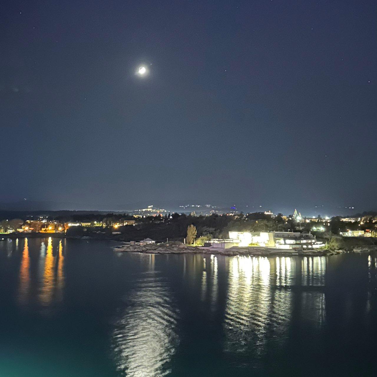 The Moon over Victoria, Canada — waxing crescent, Lunar Day 5