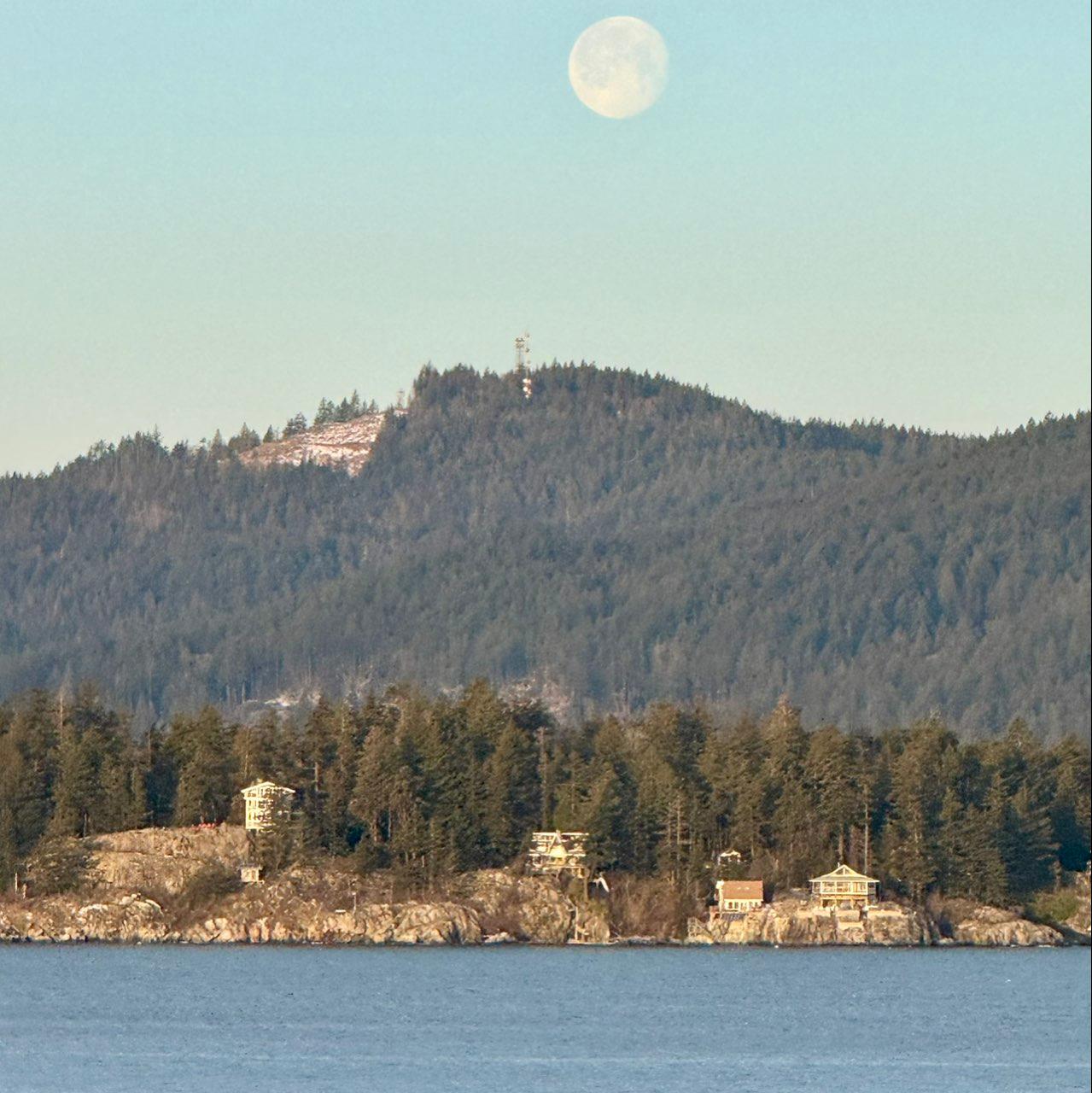 The Moon over Sunshine Coast, Canada — waning gibbous, Lunar Day 17