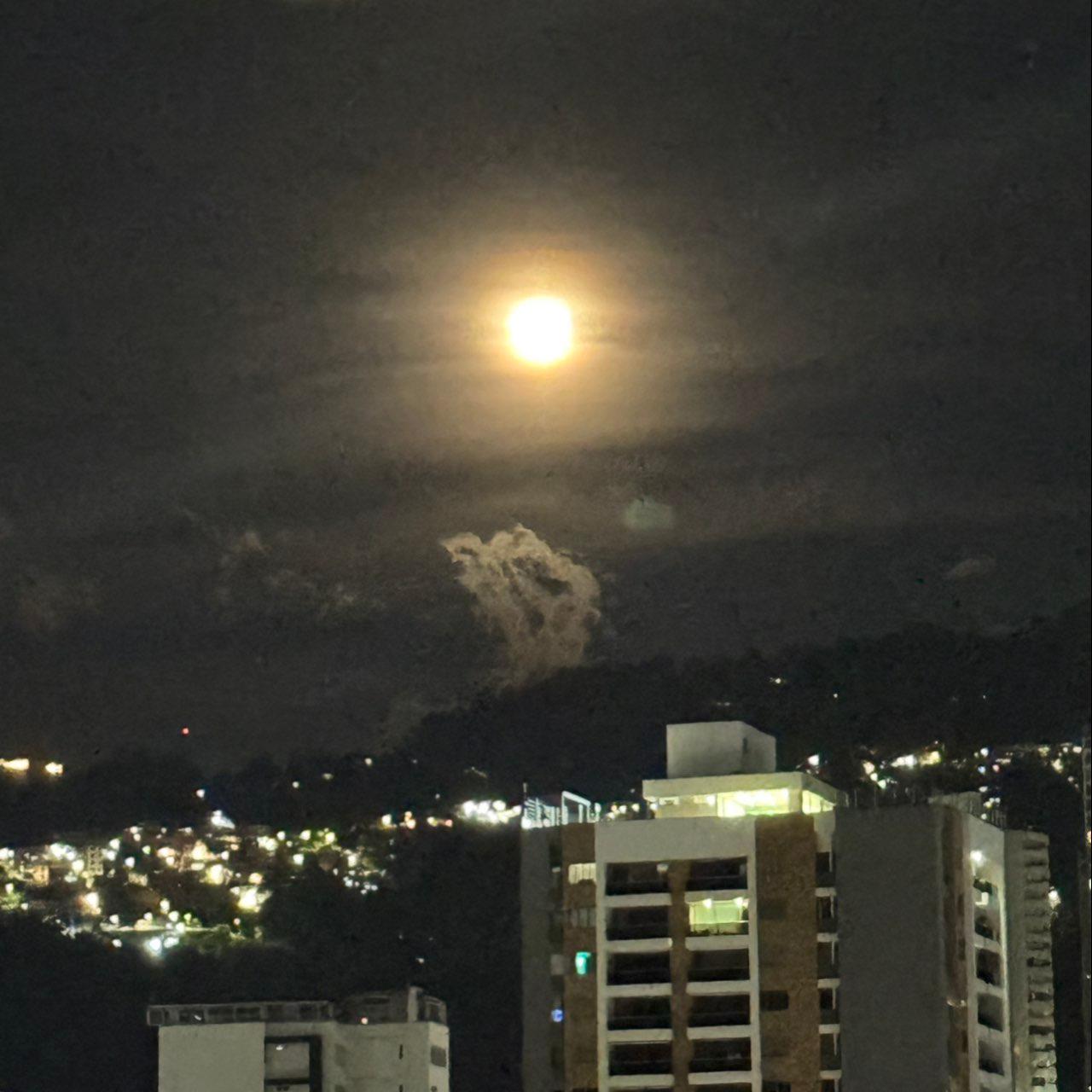 The Moon over Bucaramanga, Colombia — waning gibbous, Lunar Day 19