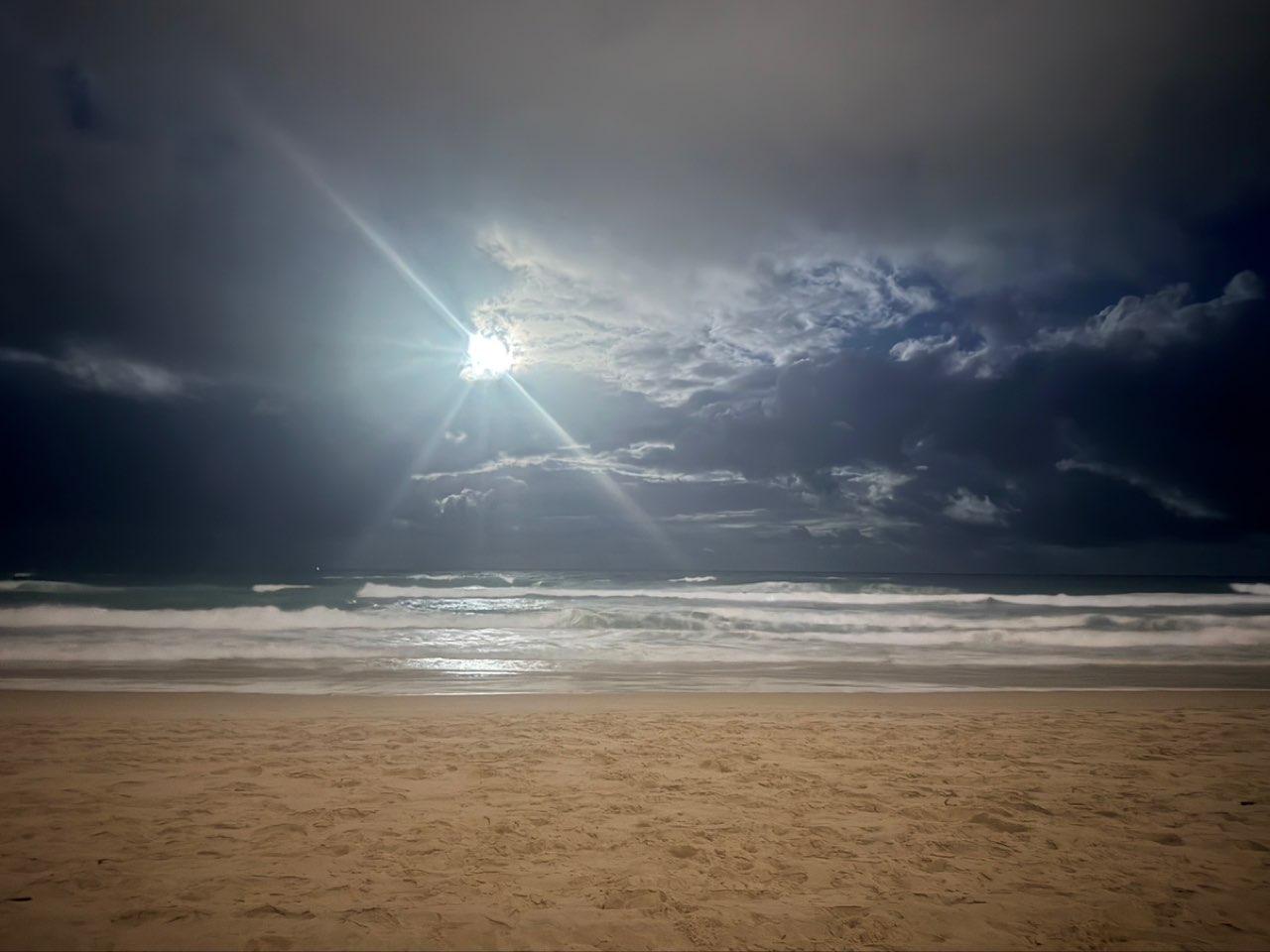 The Moon over Broadbeach, Australia — full moon, Lunar Day 15