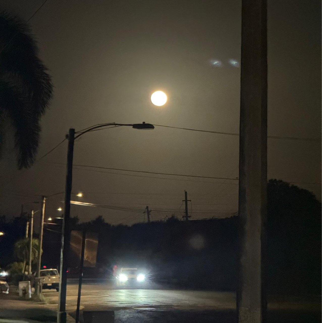 The Moon over Arecibo, Estados Unidos — full moon, Lunar Day 17