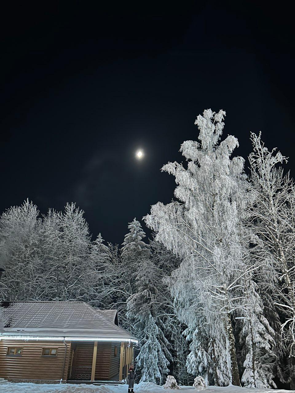 The Moon over Yanushkovichskiy, Belarus — waxing gibbous, Lunar Day 10