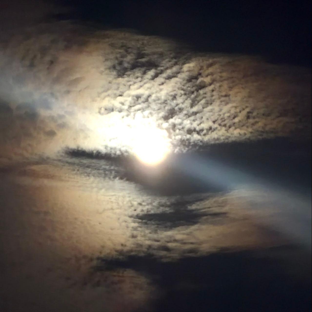 The Moon over Honolulu, United States — full moon, Lunar Day 16