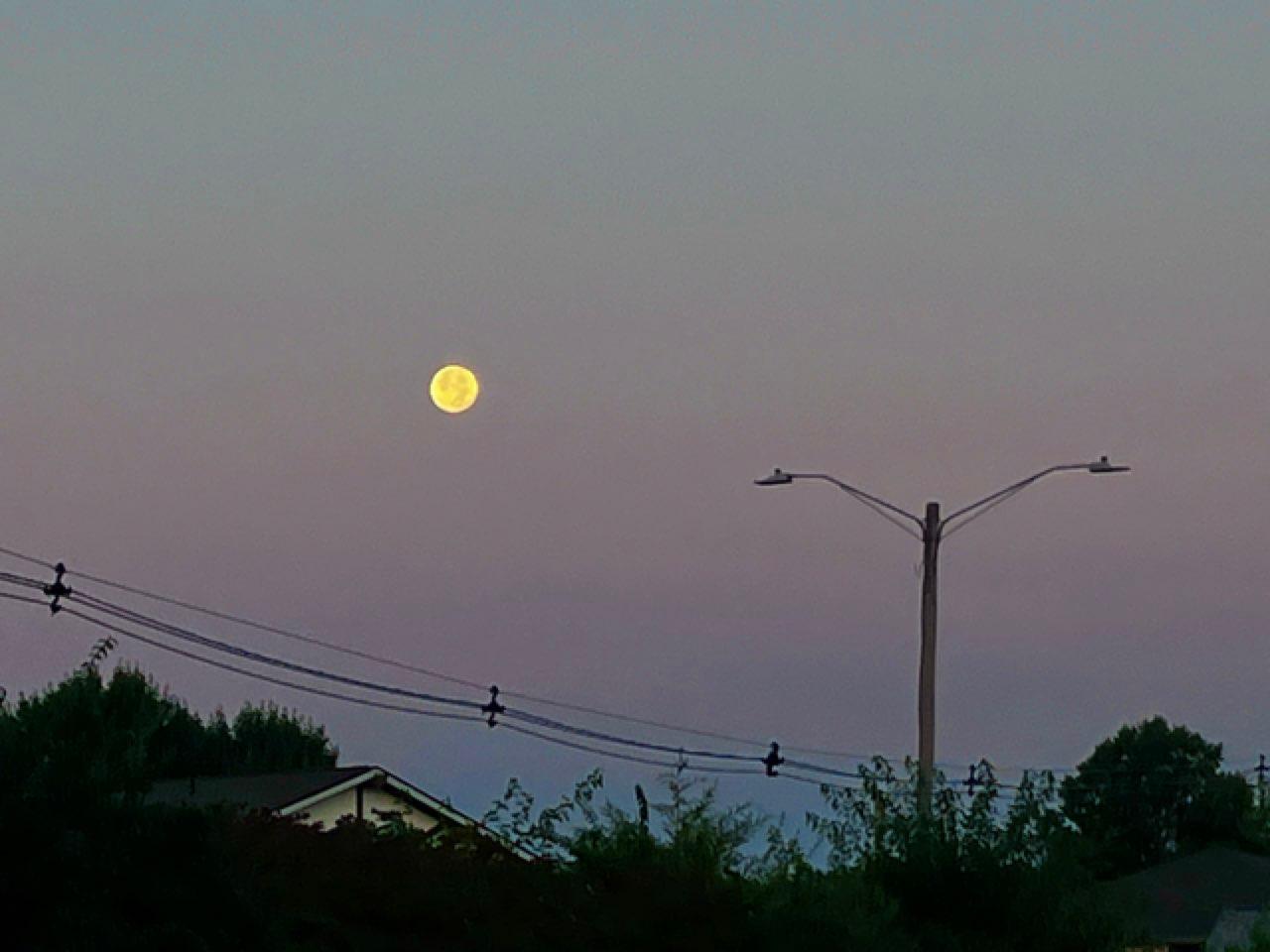 The Moon over 芝加哥, 美国 — full moon, Lunar Day 16