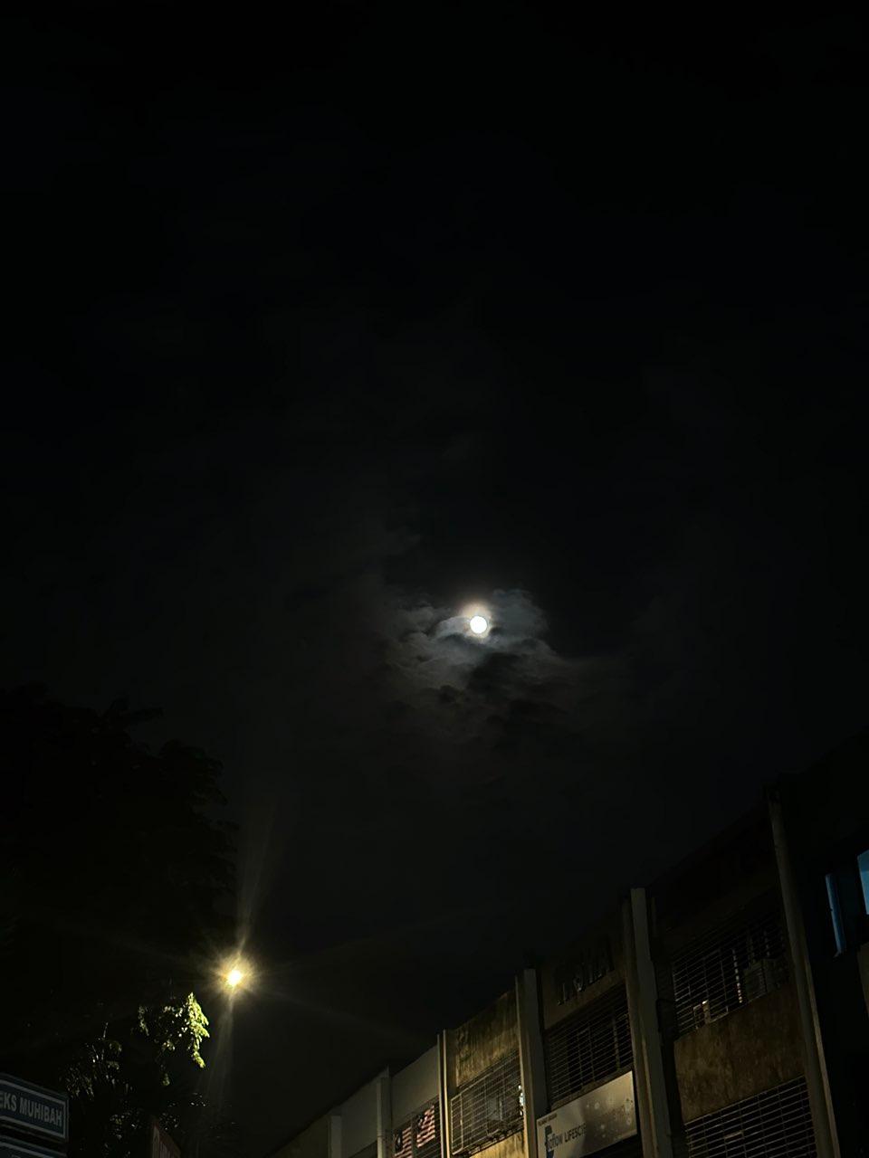 The Moon over Kuala Lumpur, Malaysia — waning gibbous, Lunar Day 17