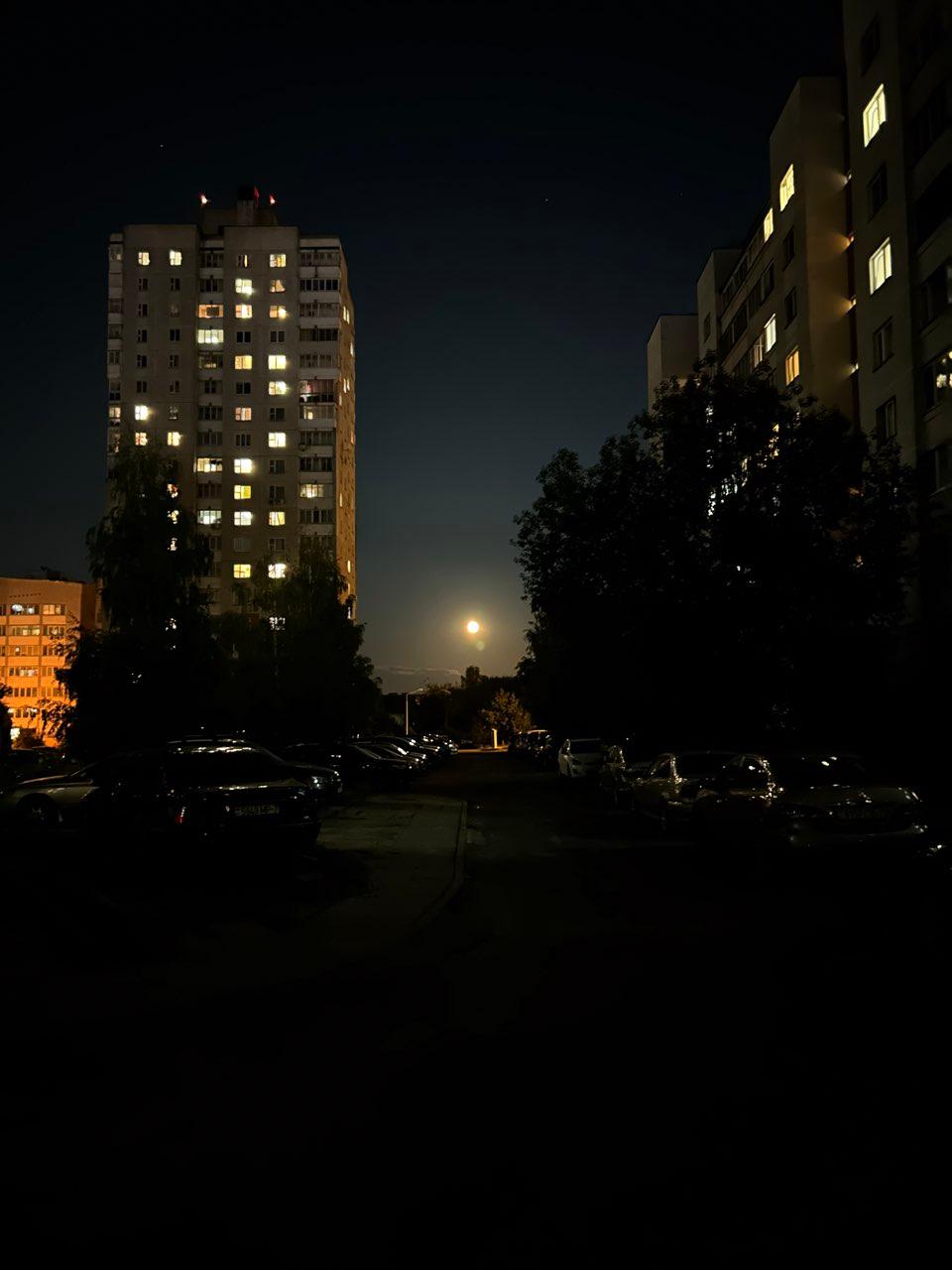 The Moon over Minsk, Belarus — waning gibbous, Lunar Day 17