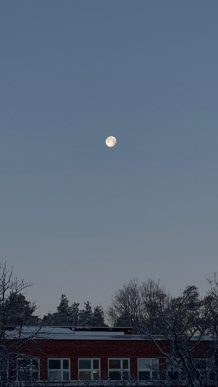 The Moon over Rönninge, Sweden — waning gibbous, Lunar Day 17