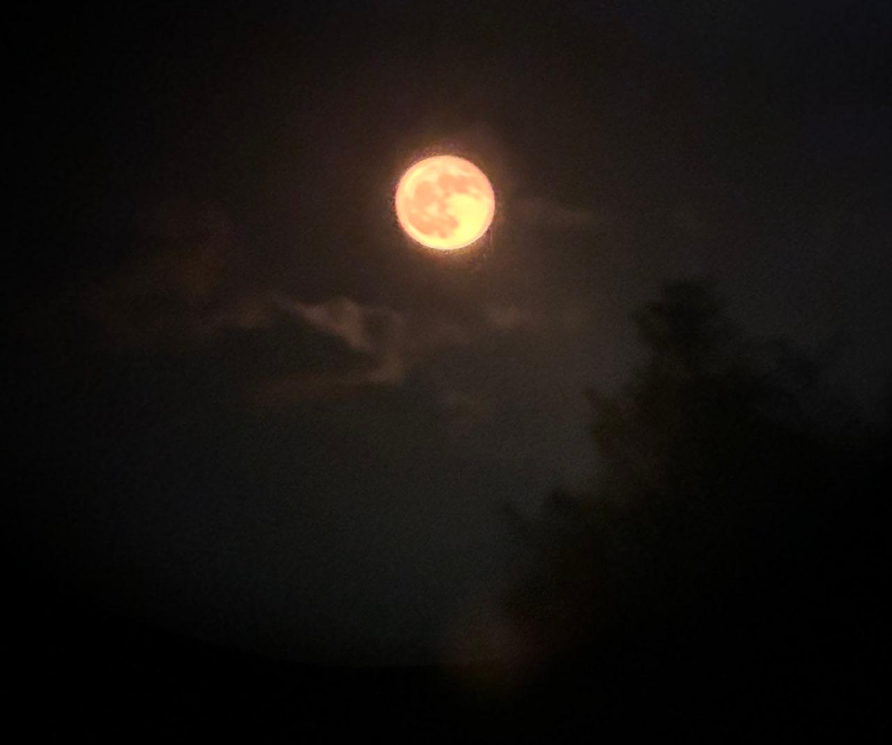 The Moon over Rivalta di Torino, Italia — full moon, Lunar Day 17