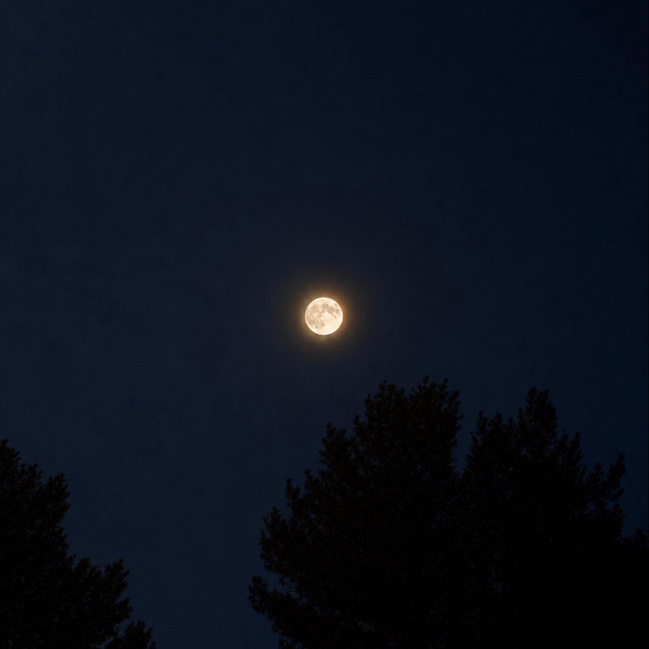 The Moon over Colorado Springs, United States — full moon, Lunar Day 16