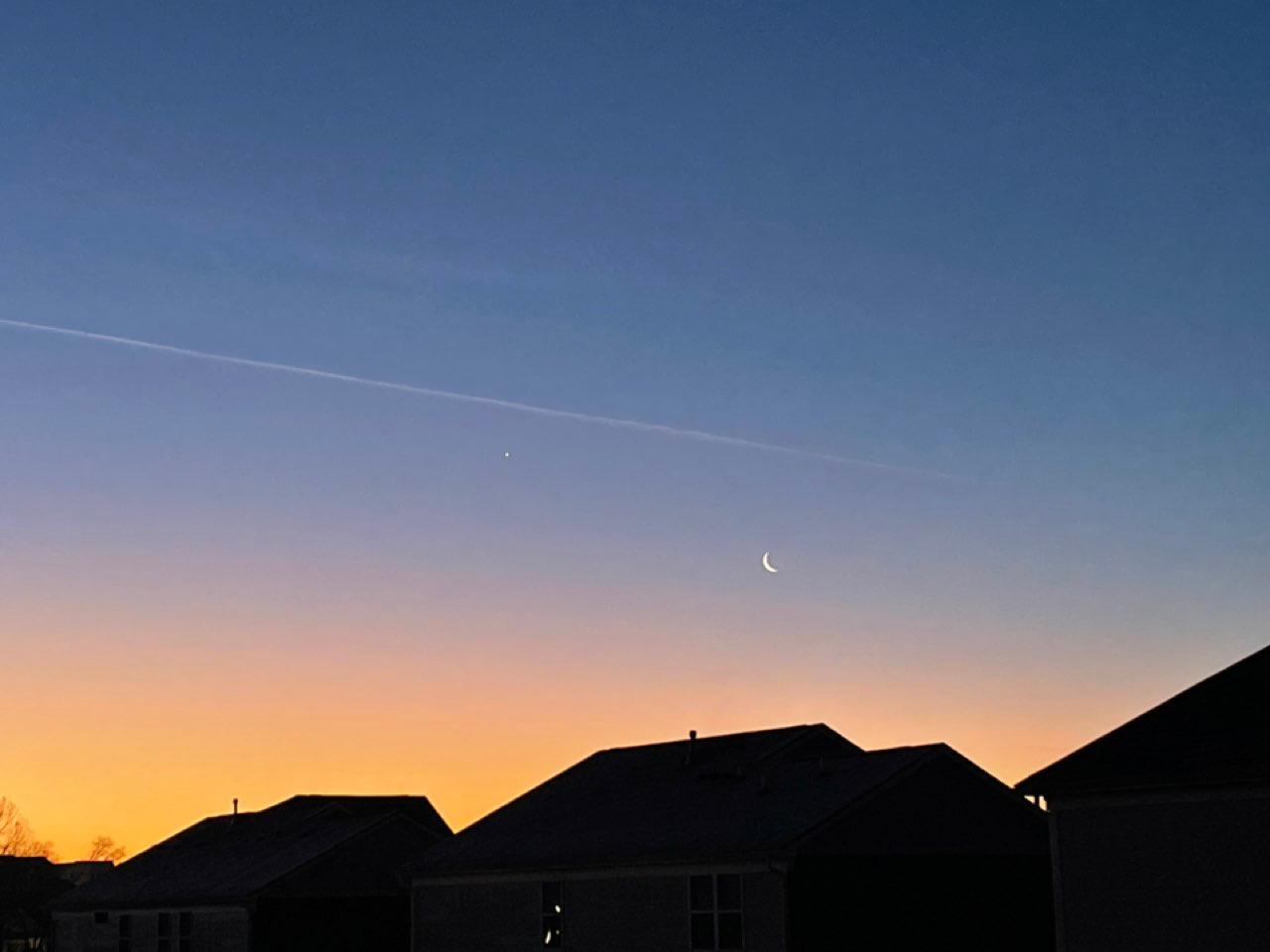 The Moon over Spring Hill, Estados Unidos — waning crescent, Lunar Day 28