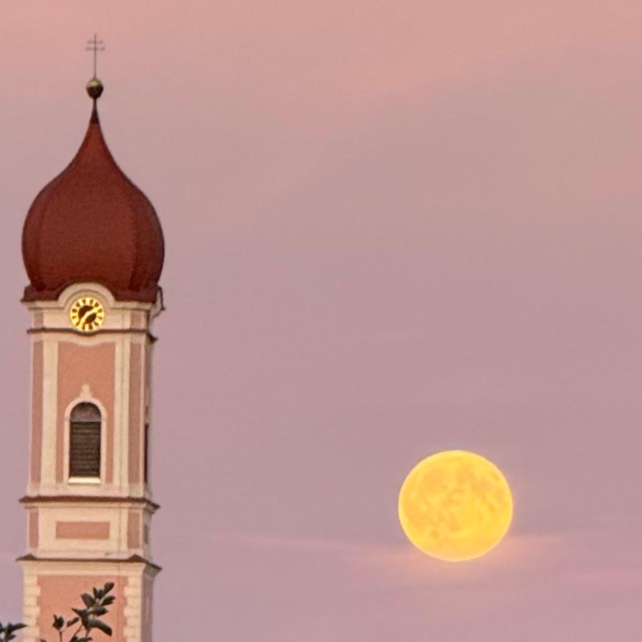 The Moon over Biberach an der Riß, Deutschland — full moon, Lunar Day 17