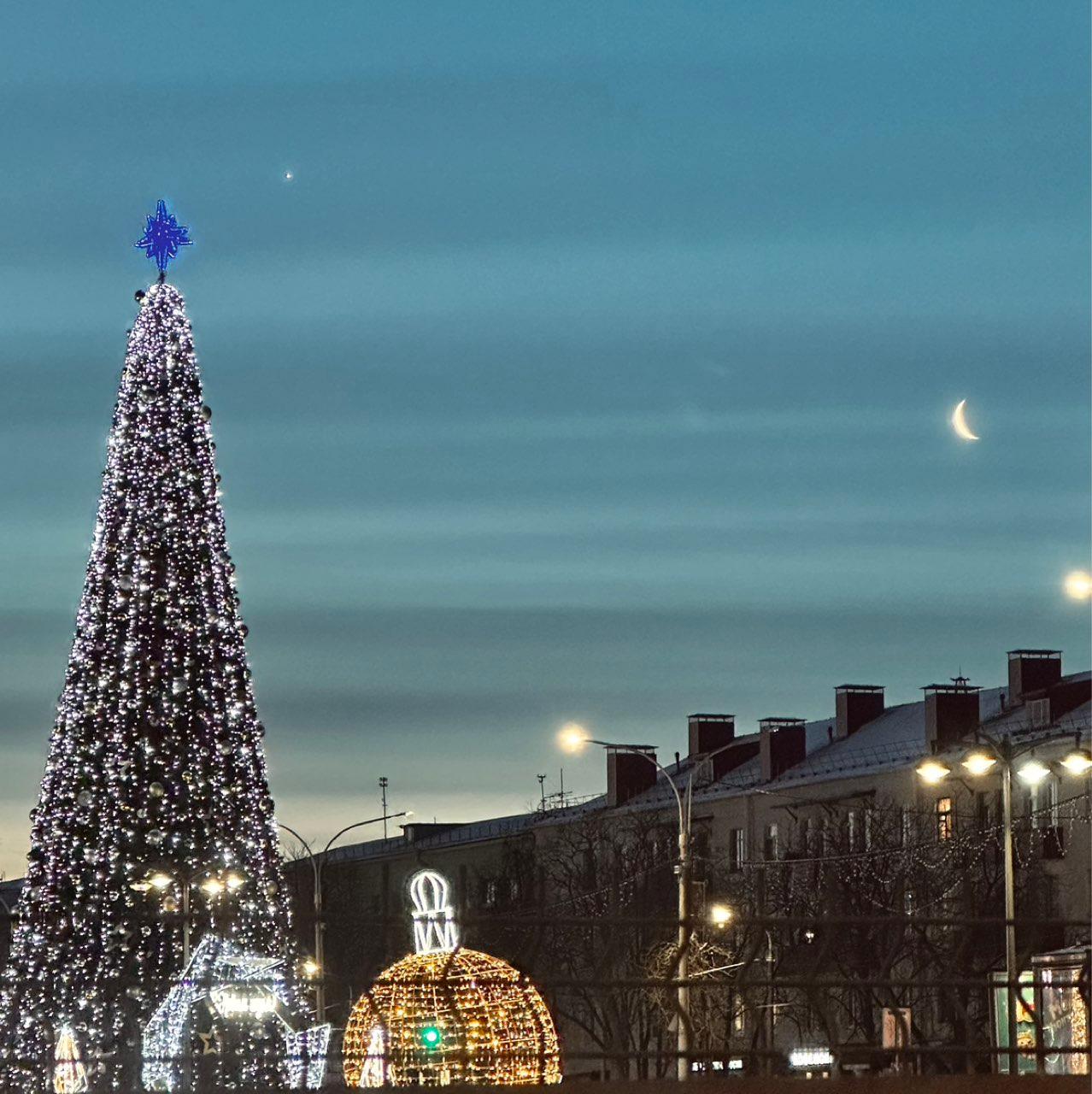 The Moon over Minsk, Belarus — waning crescent, Lunar Day 27