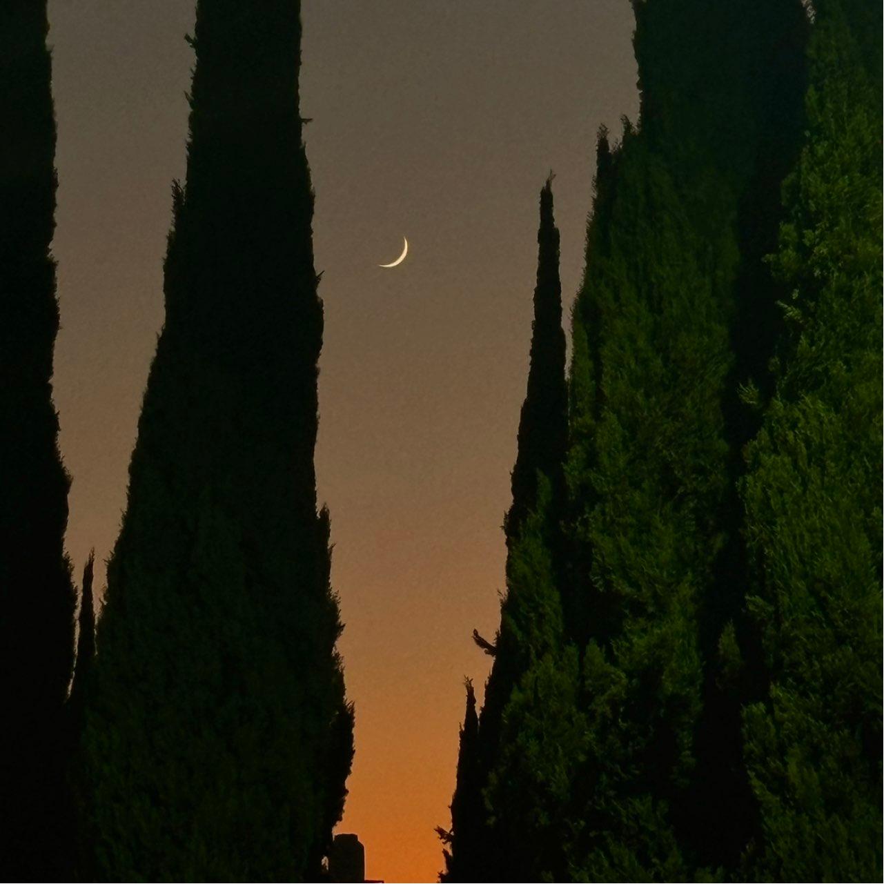 The Moon over Puebla de Zaragoza, México — waxing crescent, Lunar Day 3