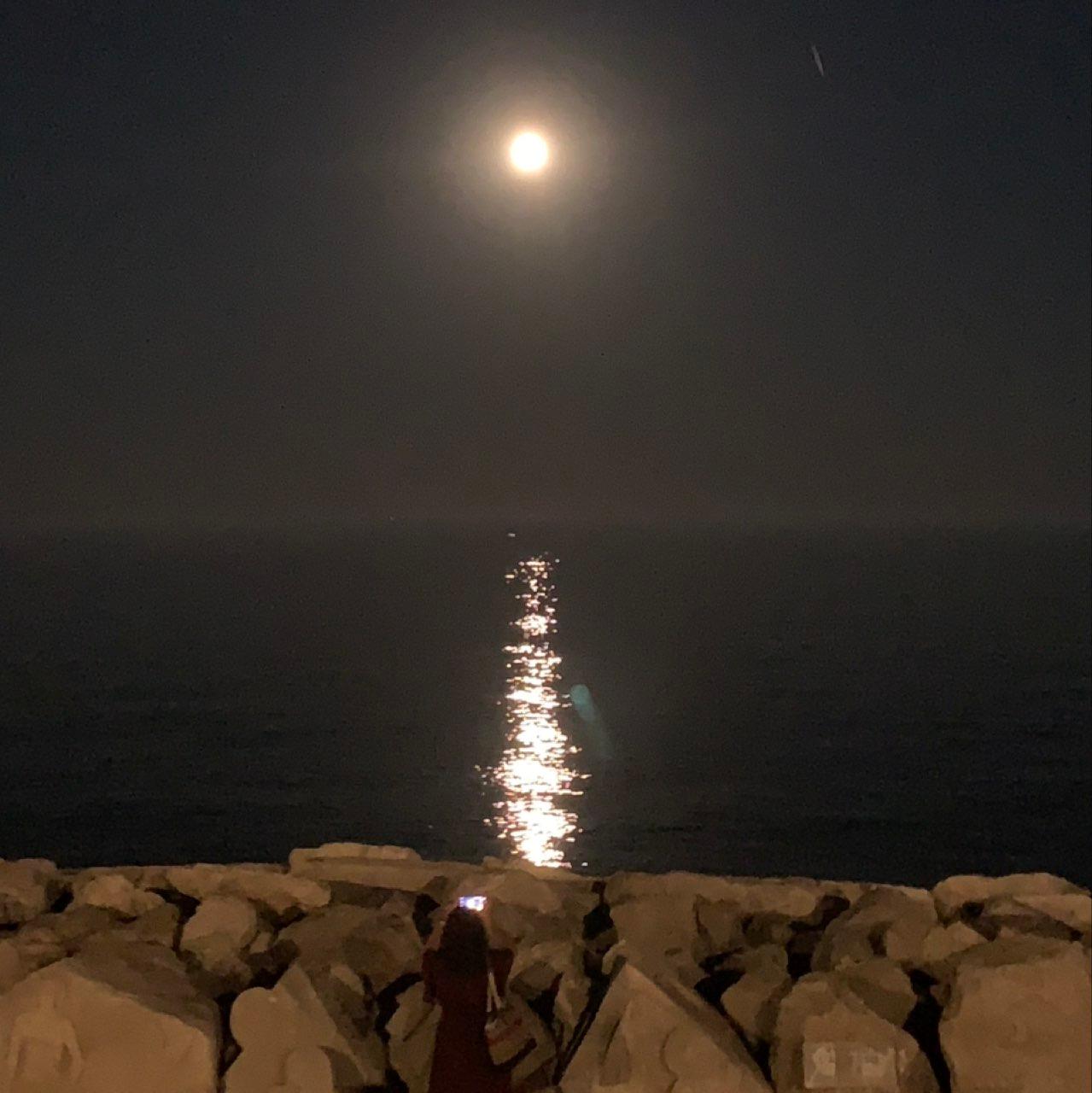 The Moon over Augsburg, Deutschland — full moon, Lunar Day 16