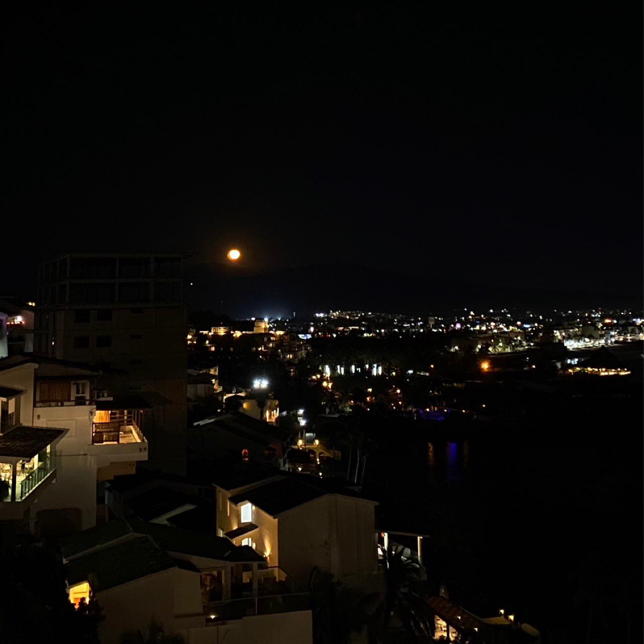 The Moon over Manzanillo, México — waning gibbous, Lunar Day 18