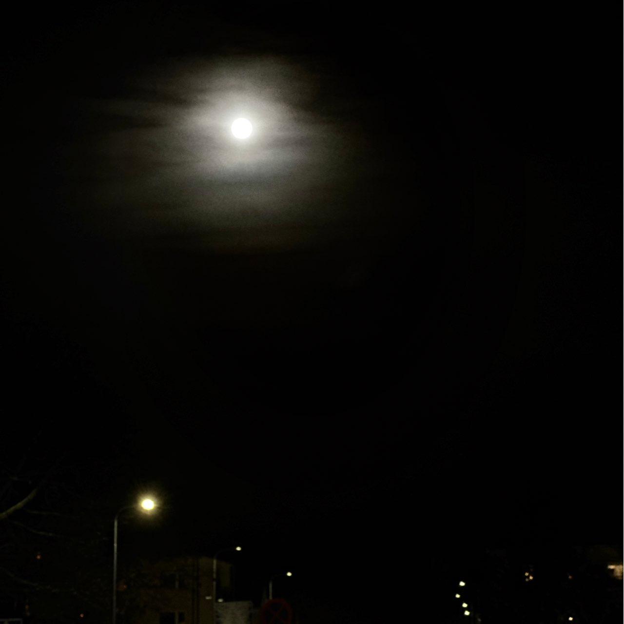 The Moon over Örebro, Sverige — full moon, Lunar Day 16