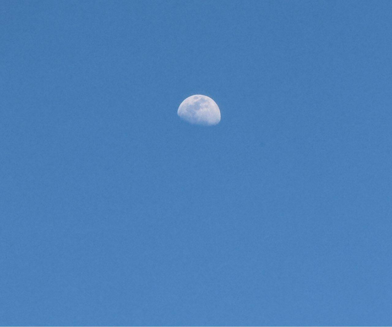 The Moon over Cascais, Portugal — waxing gibbous, Lunar Day 11