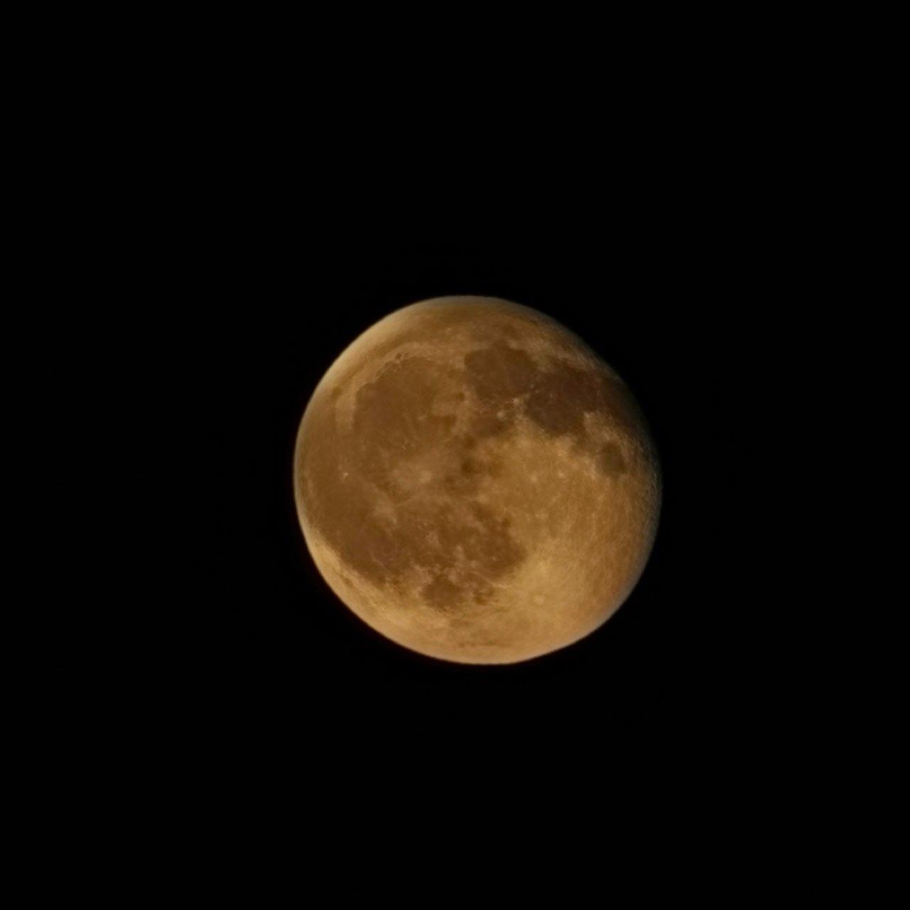 The Moon over Santa Margherita di Belice, Italia — waning gibbous, Lunar Day 18