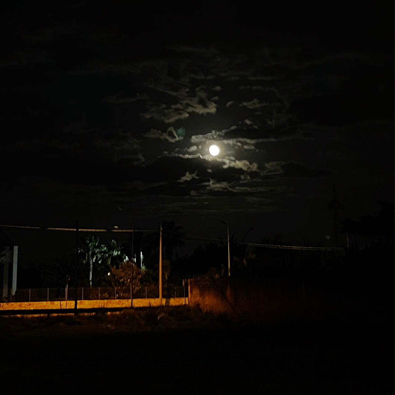 The Moon over Bari, Italia — full moon, Lunar Day 17