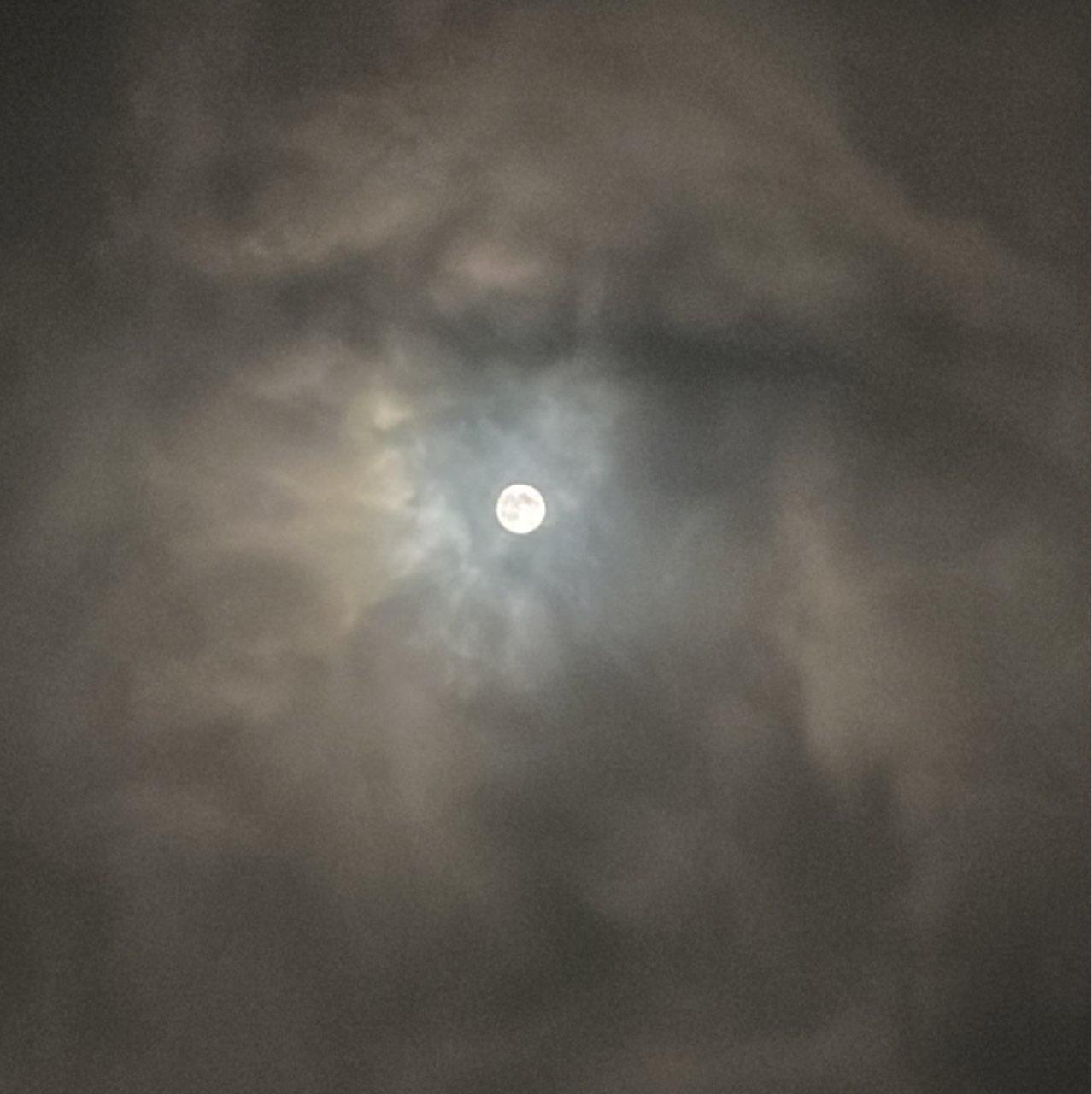 The Moon over Improvement District No. 9 Banff, Kanada — full moon, Lunar Day 15
