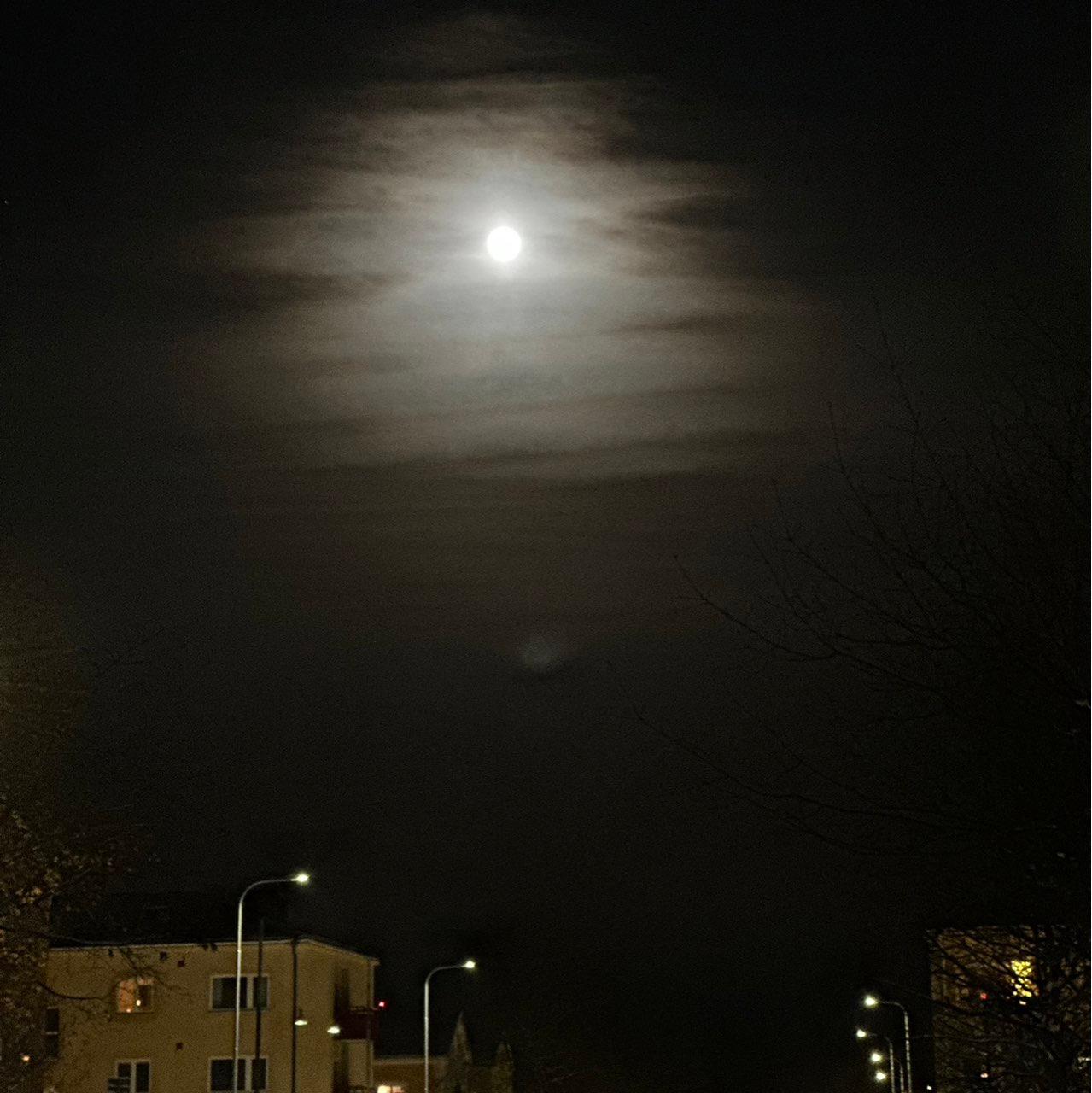 The Moon over Örebro, Sverige — full moon, Lunar Day 16