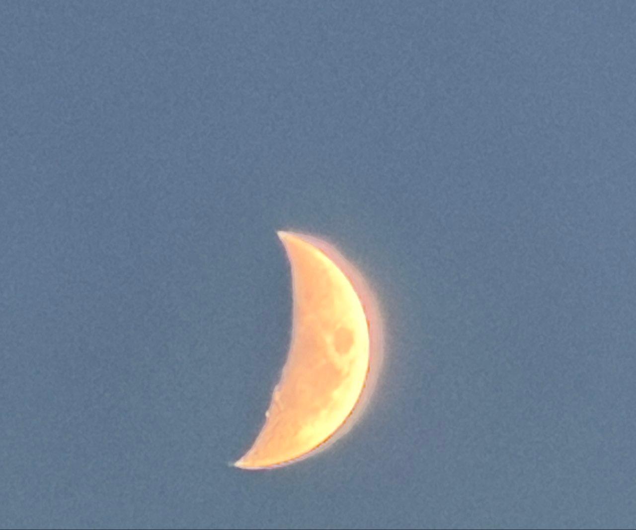 The Moon over Dagenham, United Kingdom — first quarter, Lunar Day 6