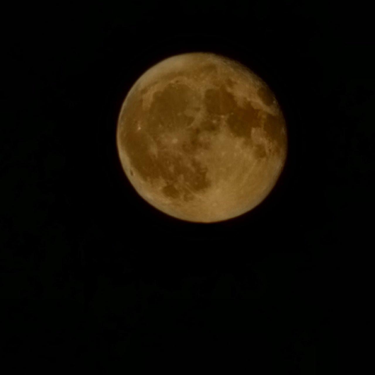 The Moon over Acqui Terme, Italia — full moon, Lunar Day 17